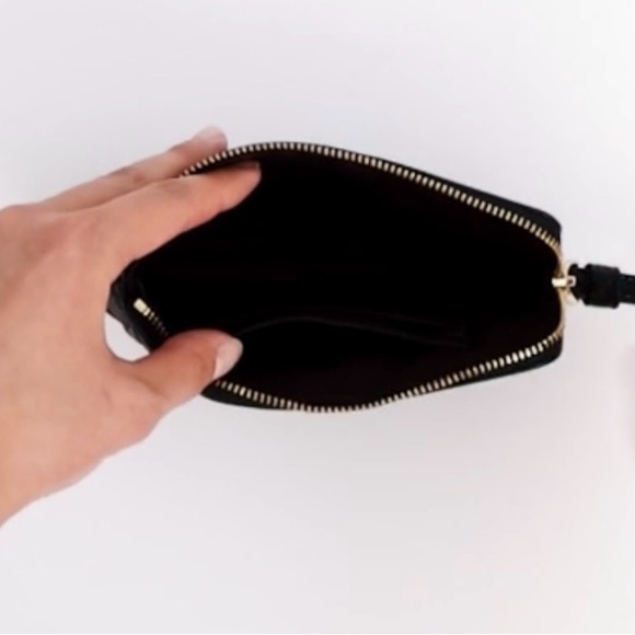 💕NIB COACH Signature Leather Black Wristlet with two Gold Coach Charms💕 - Picture 7 of 9